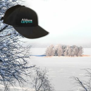 Cepure ar Alūksnes logo