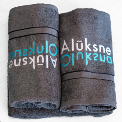 Dvielis ar Alūksnes logo, izm.70 x140 cm