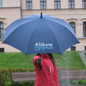 Lietussargs ar Alūksnes logo