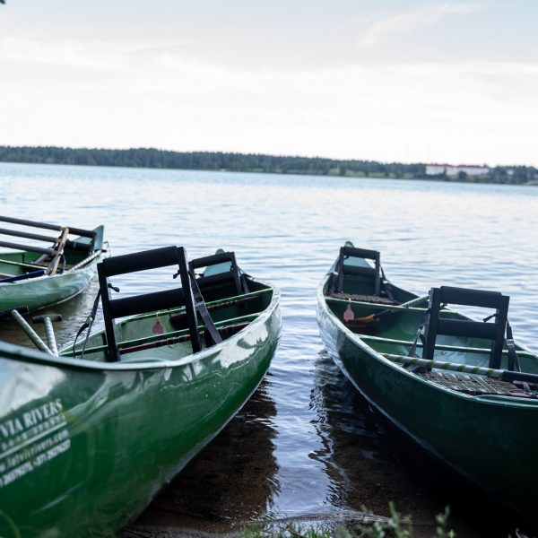 Kanoe laivas Latvia rivers