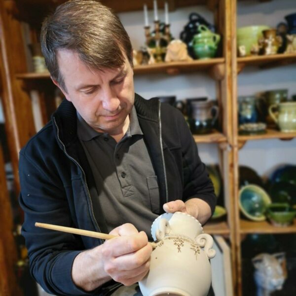 Keramikas amata meistars Uģis Puzulis
