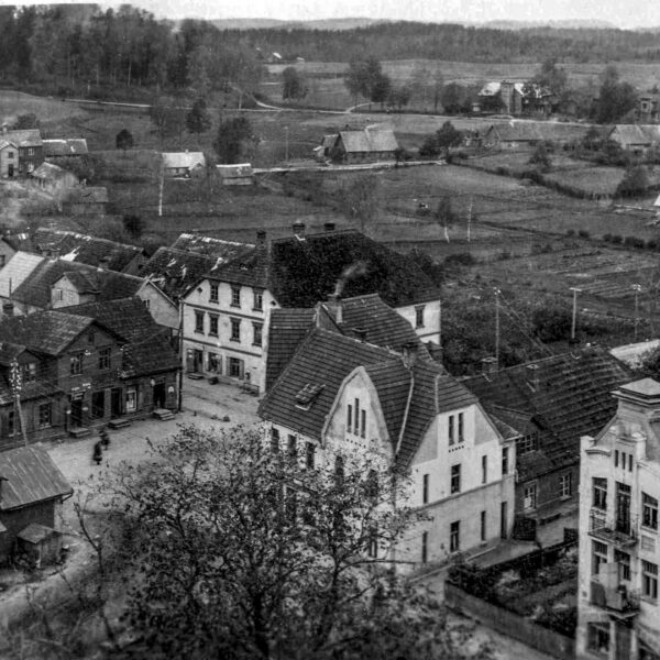Alūksnes pilsētas centrs dzirnavu pils ielas krustojums 1920.gads