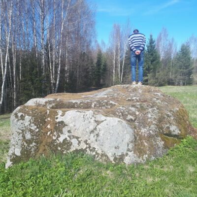 Neparasti Akmeņi Alūksnes novadā- Kēniņkalna akmens