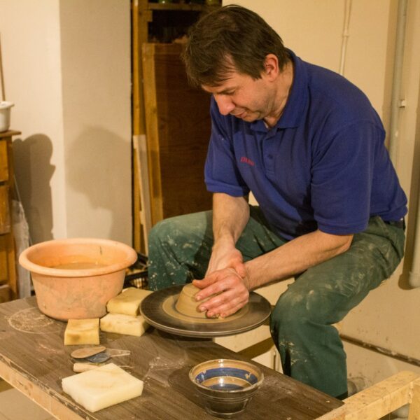 Keramikas amata meistars Alūksnē Uģis Puzulis